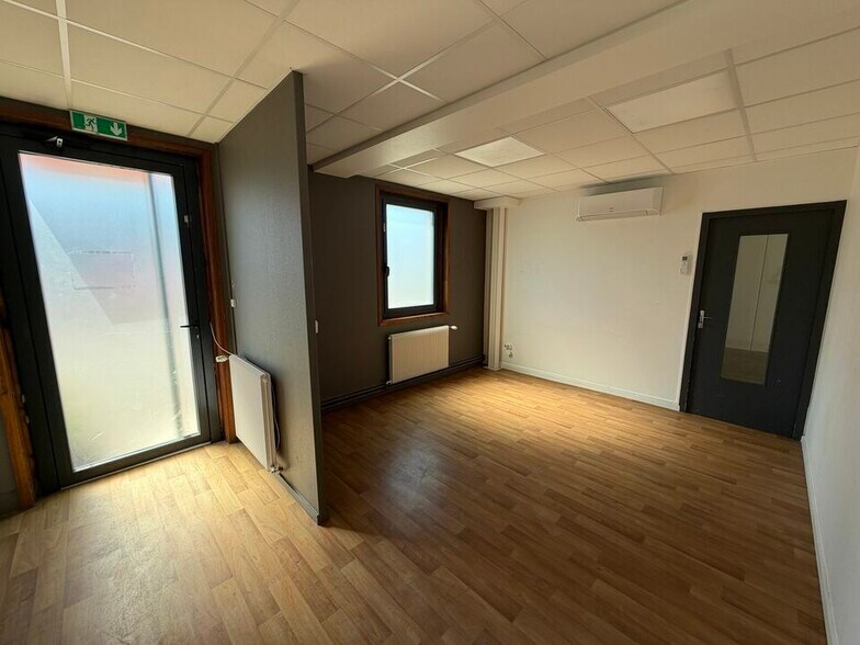 Light Industrial in Dardilly to rent - Interior Photo - Image 3 of 6