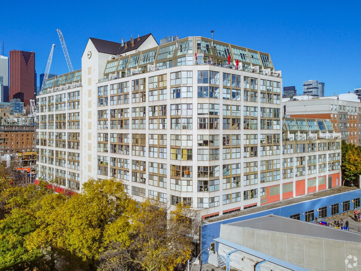 222 The Esplanade, Toronto M5A 4M8 UK 222 The Esplanade, Toronto M5A 4M8 UK