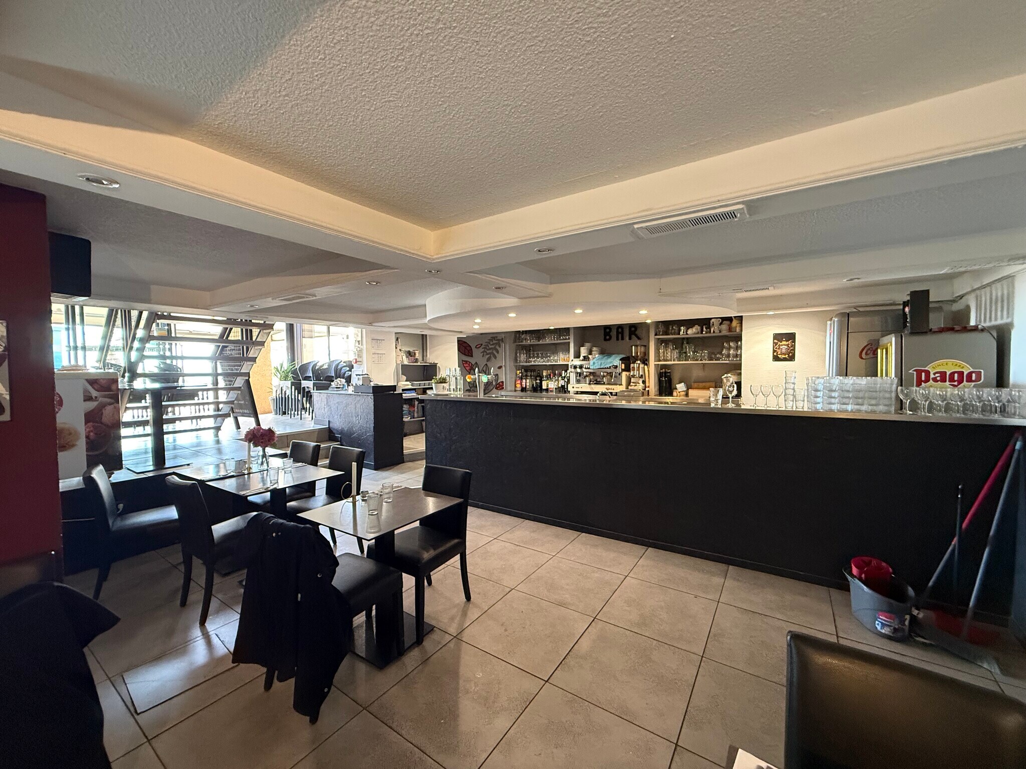 Retail in Marseille to rent Building Photo- Image 1 of 10
