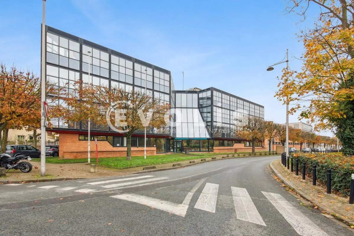 Office in Champigny-sur-Marne to rent Building Photo- Image 1 of 6