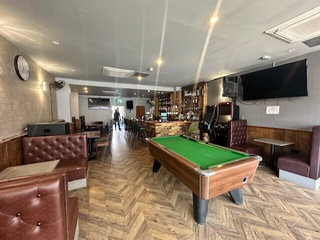 10 The Broadway, Wembley to rent Interior Photo- Image 1 of 5