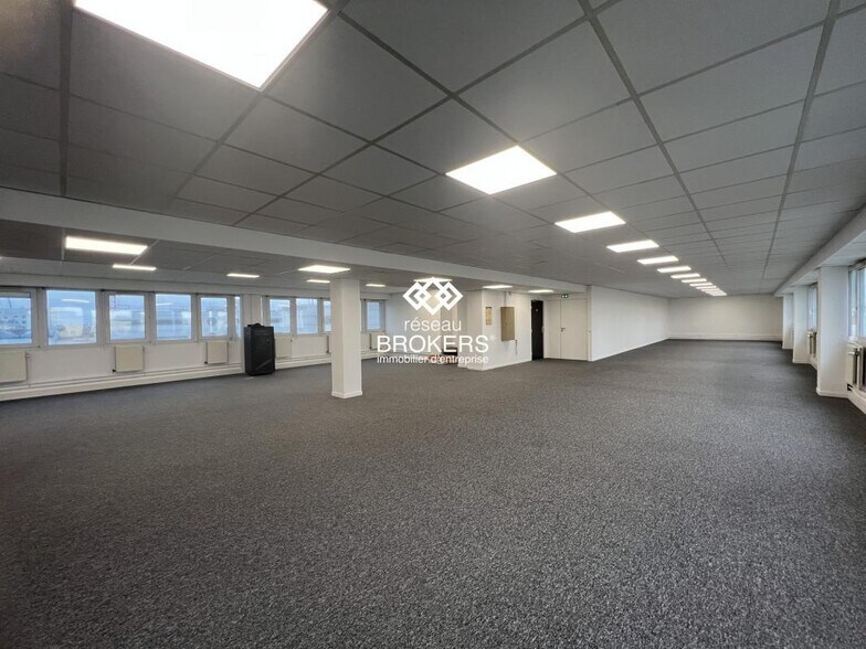 Office in Massy to rent - Interior Photo - Image 3 of 11