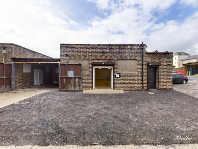 Market Hl, Buckingham to rent - Building Photo - Image 1 of 3