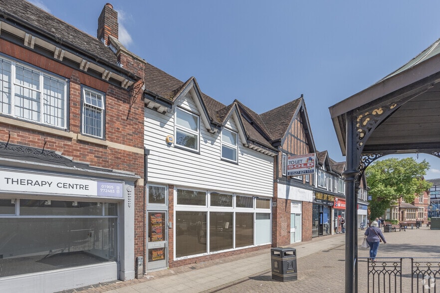 Victoria Sq, Droitwich to rent - Building Photo - Image 2 of 2