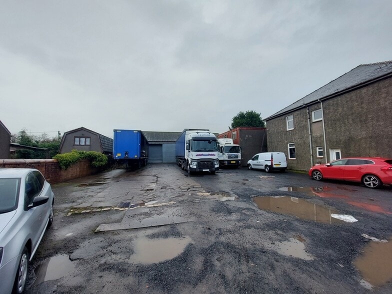 Irvine Rd, Crosshouse to rent - Primary Photo - Image 1 of 1
