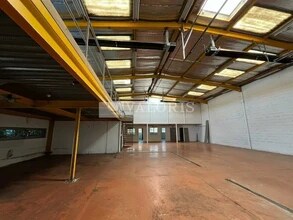 Light Industrial in Vitrolles to rent Interior Photo- Image 2 of 9