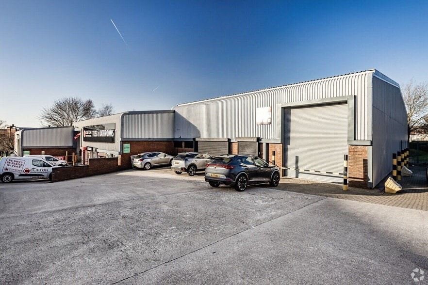 Multipark Erskine, Erskine Industrial Estate, Liverpool to rent - Building Photo - Image 2 of 8