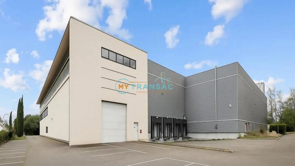 Industrial in Romainville to rent - Building Photo - Image 1 of 2