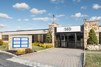 565 Broadhollow Rd, Farmingdale, NY for rent Building Photo- Image 1 of 8