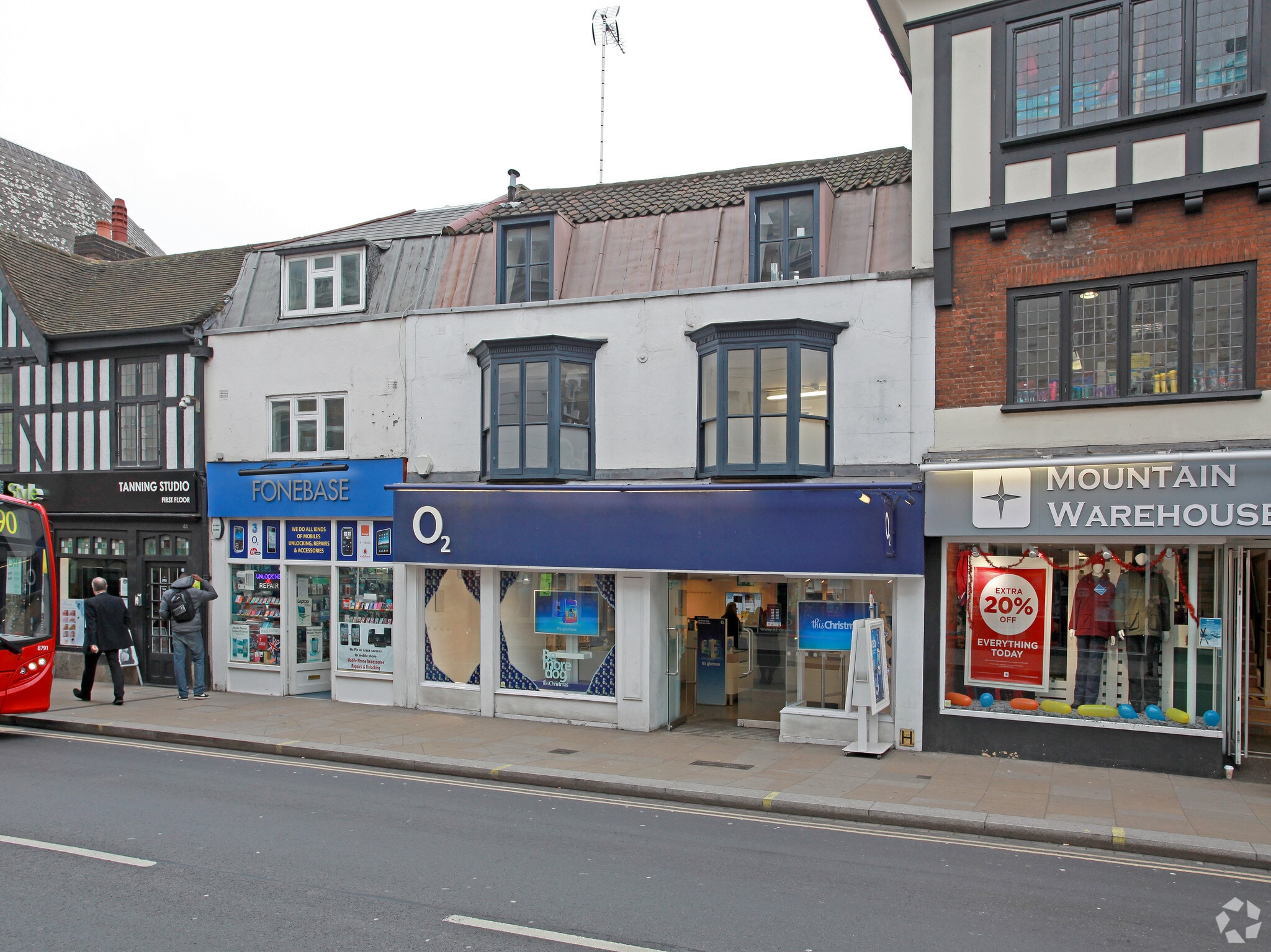 46-50 The Quadrant & 10 The Square portfolio of 4 properties for sale on LoopNet.co.uk Primary Photo- Image 1 of 5