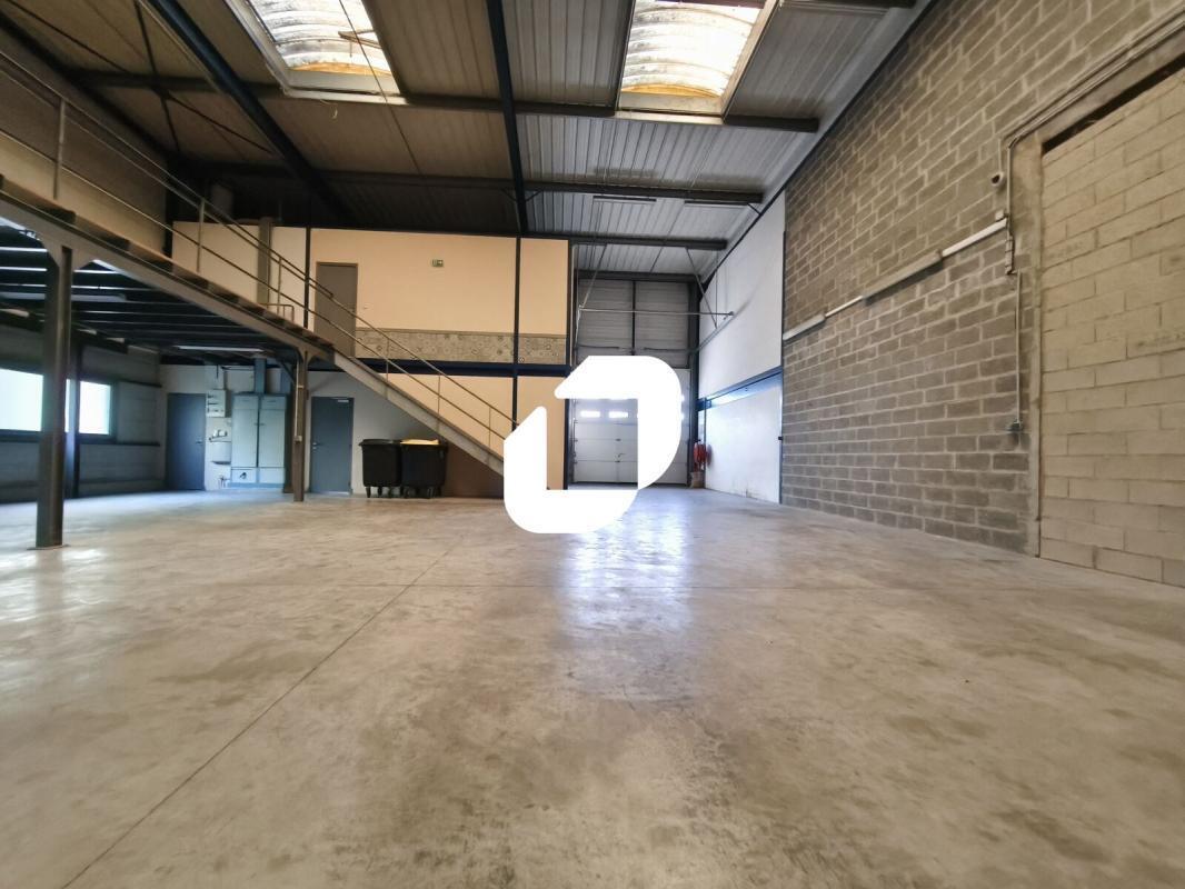 Light Industrial in Champigny-sur-Marne to rent Interior Photo- Image 1 of 9