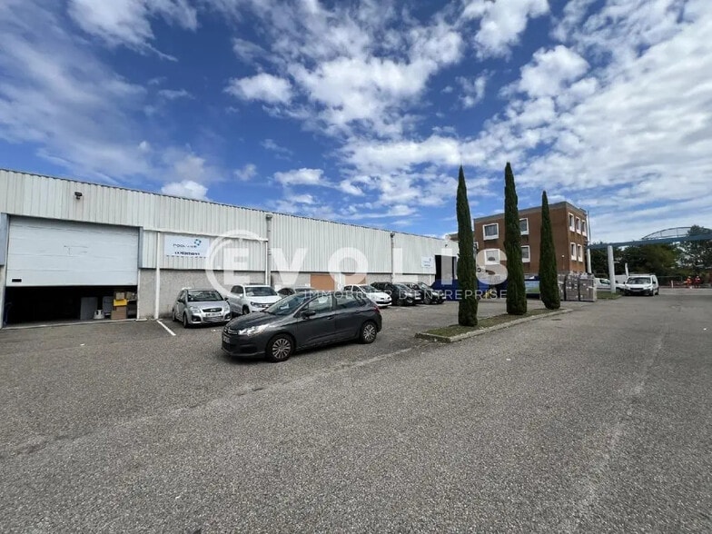 Light Industrial in Chassieu to rent - Building Photo - Image 2 of 25
