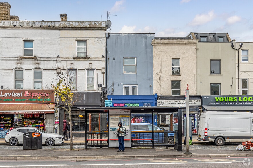 390 Kingsland Rd, London to rent - Building Photo - Image 2 of 2
