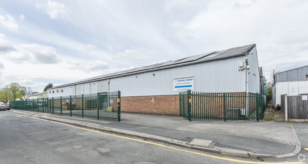 Third Av, Poynton for rent - Building Photo - Image 3 of 3