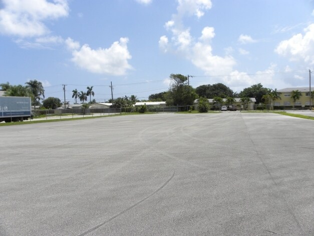 4031 NE 12th Ter, Oakland Park, FL for sale Primary Photo- Image 1 of 1