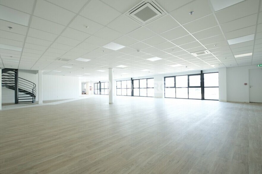 7 Avenue Bernard Vos, Mions to rent - Interior Photo - Image 3 of 10