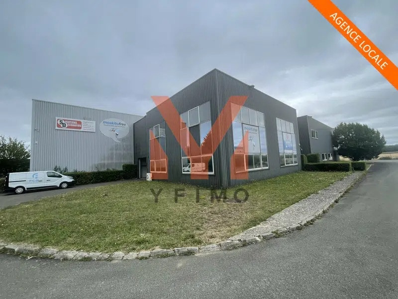 Office in Les Alluets-le-Roi to rent Building Photo- Image 1 of 9