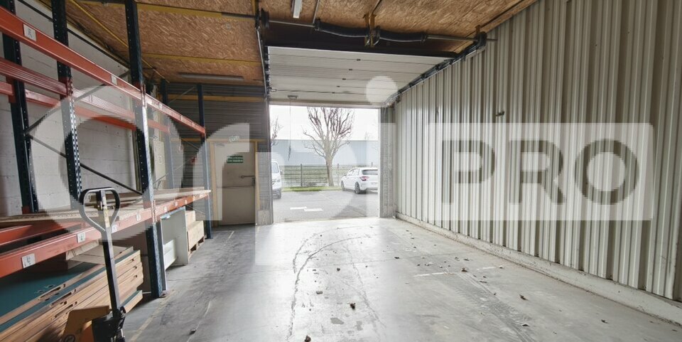 Office in Savigny-le-Temple to rent - Interior Photo - Image 2 of 9