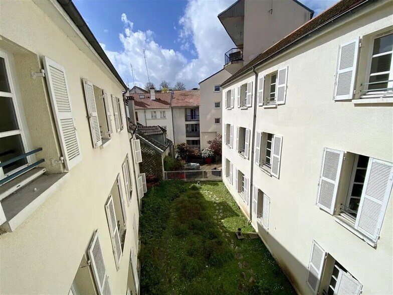 Office in Sèvres to rent - Building Photo - Image 2 of 8