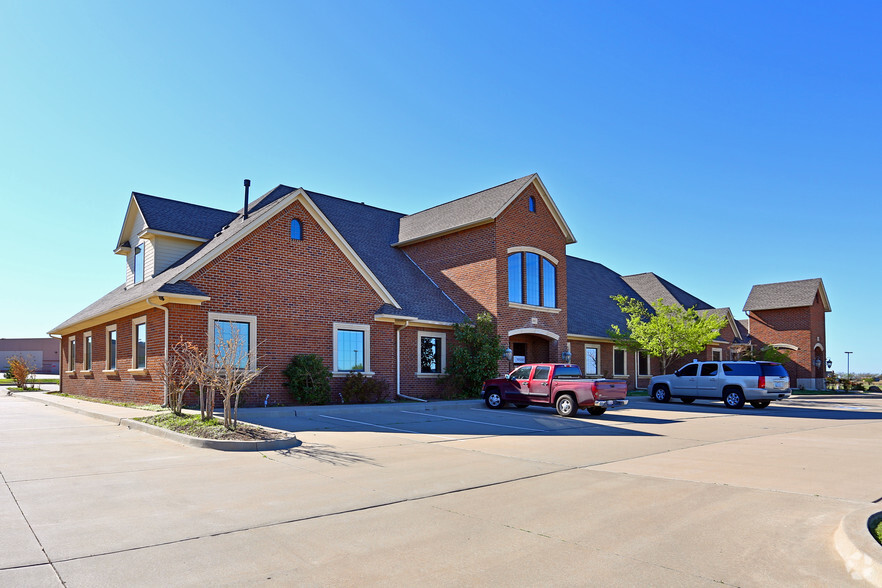 1703 Professional Cir, Yukon, OK for sale - Primary Photo - Image 1 of 1