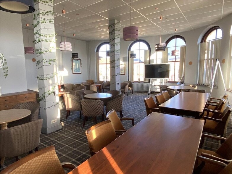 40 Station Rd, Batley for sale - Interior Photo - Image 3 of 11