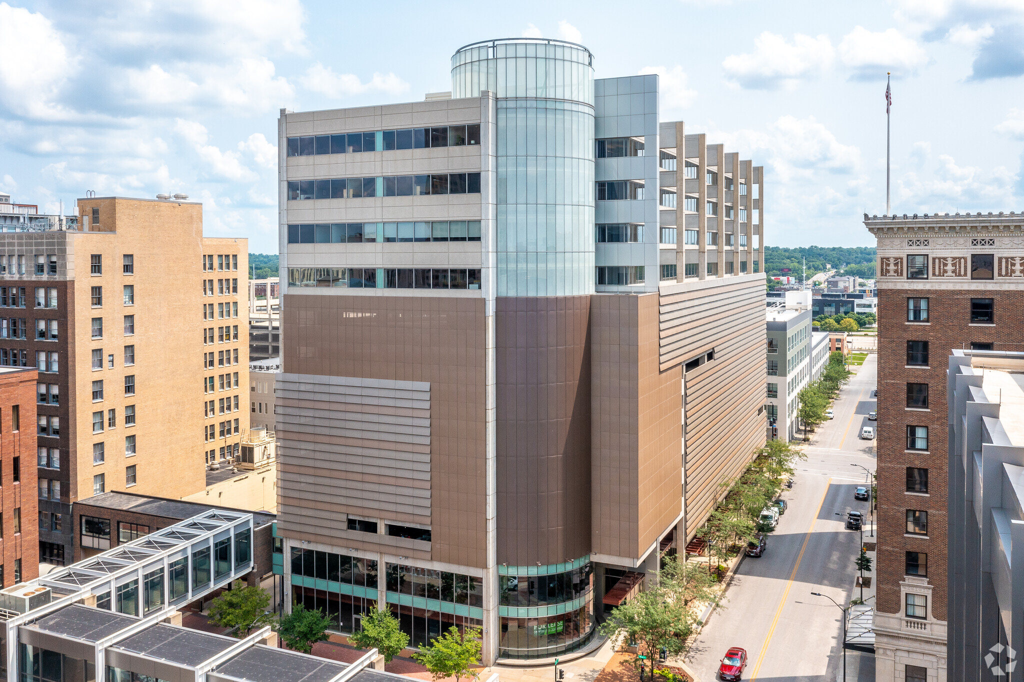 215 10th St, Des Moines, IA to rent Building Photo- Image 1 of 12