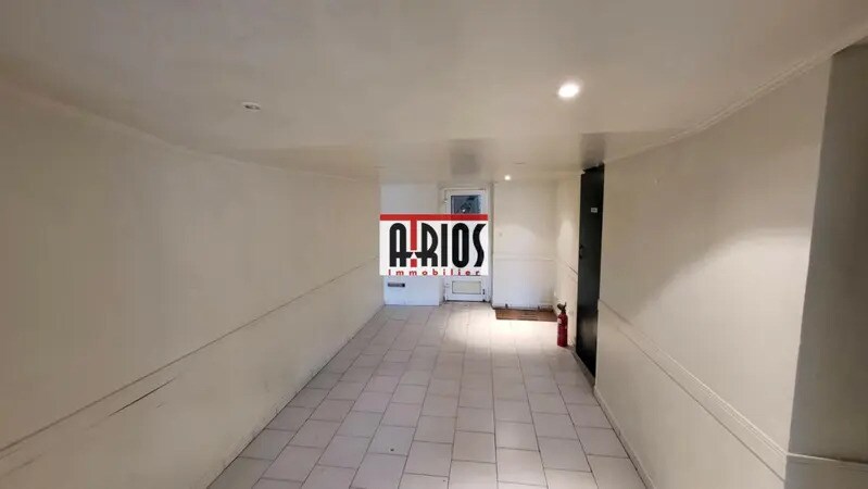 Retail in Aubagne to rent Interior Photo- Image 1 of 4