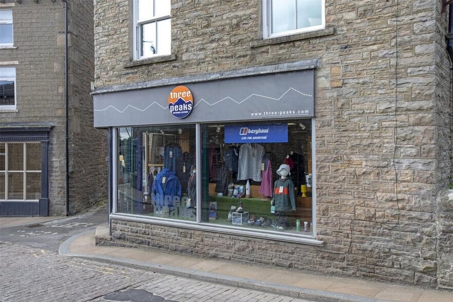 2 Dyers Garth, Hawes for sale - Building Photo - Image 1 of 4