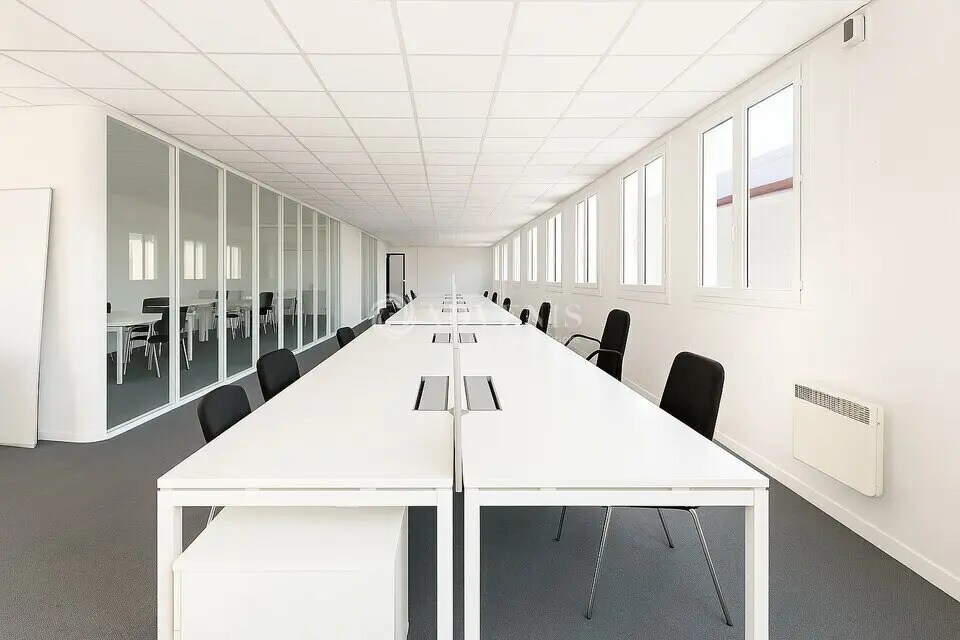 Location Bureaux 140 m² - Photo 1
