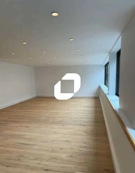 Office in Viroflay to rent - Interior Photo - Image 2 of 4