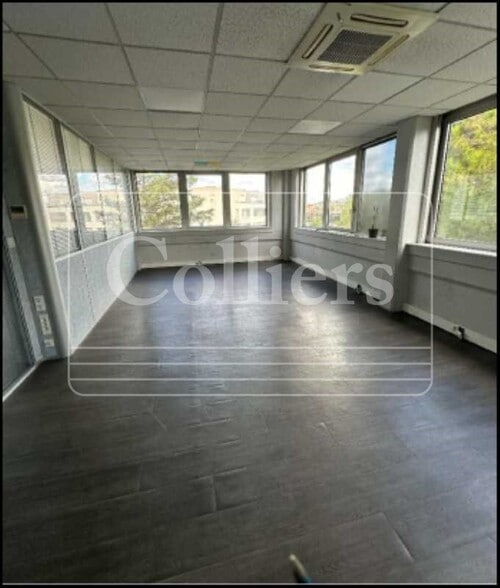 Office in Marseille to rent - Interior Photo - Image 2 of 5