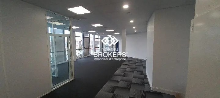 Location Bureaux 146 m² à 149 m² - Photo 1