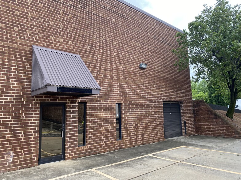 552-582 Griffith Rd, Charlotte, NC for sale - Building Photo - Image 1 of 1