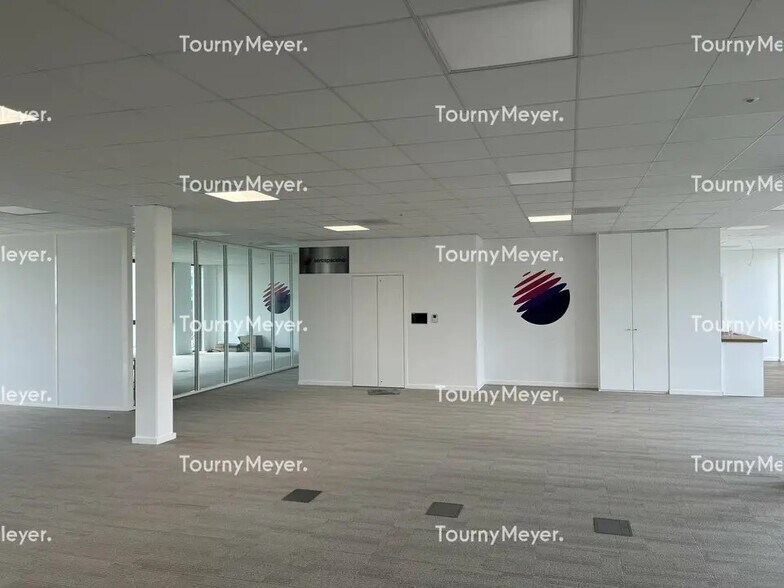 Office in Mérignac to rent - Building Photo - Image 3 of 12