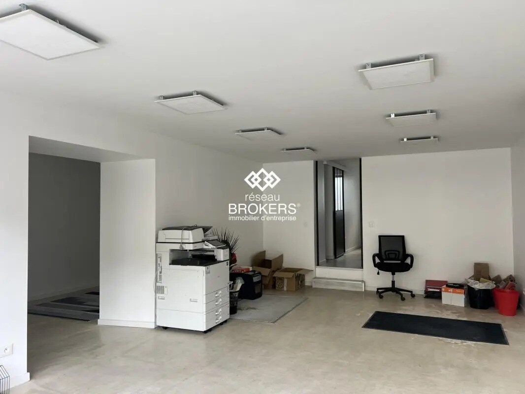 Retail in La Verpillière for sale Interior Photo- Image 1 of 8