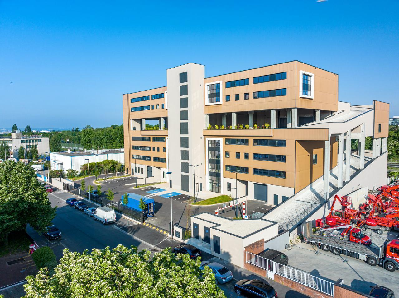 Light Industrial in Colombes to rent Building Photo- Image 1 of 30