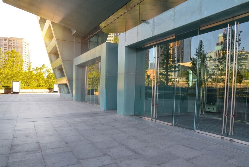 Calle Luis Fuentes Bejarano, S/N, SEVILLA, Sevilla to rent - Building Photo - Image 2 of 8