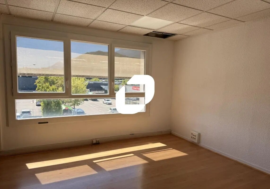 Office in Seyssins to rent Interior Photo- Image 1 of 7