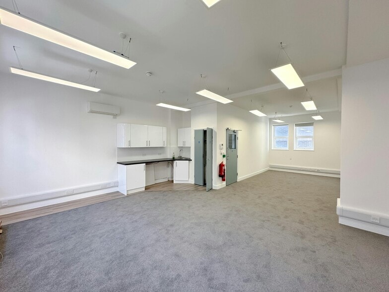 33 Southampton St, London to rent - Interior Photo - Image 2 of 8