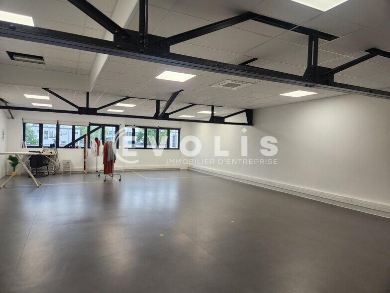 Light Industrial in Villeurbanne to rent - Building Photo - Image 3 of 11