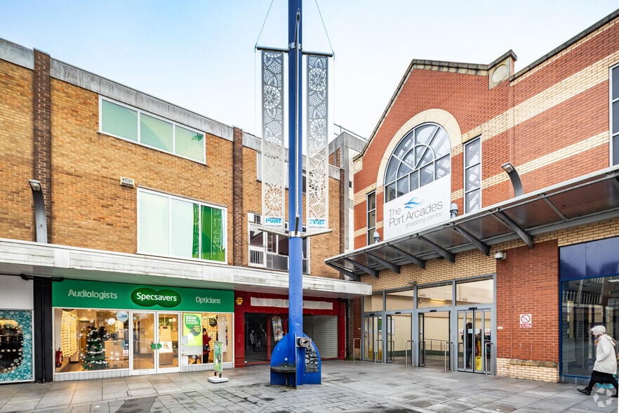 Mercer Walk, Ellesmere Port to rent - Building Photo - Image 3 of 3