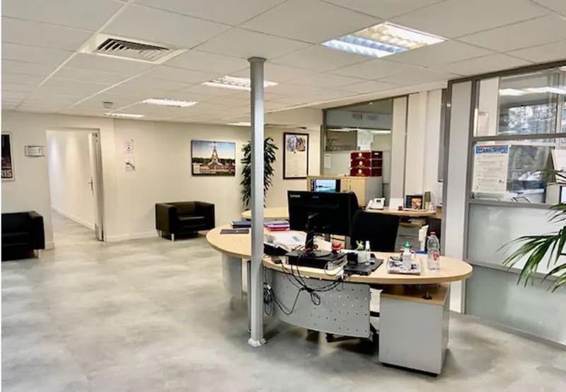 Office in Saint-Cloud to rent Interior Photo- Image 1 of 8