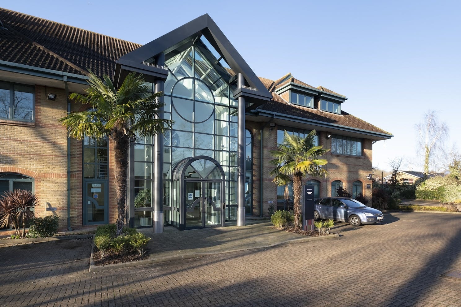 297 Kingston Rd, Leatherhead to rent Primary Photo- Image 1 of 13