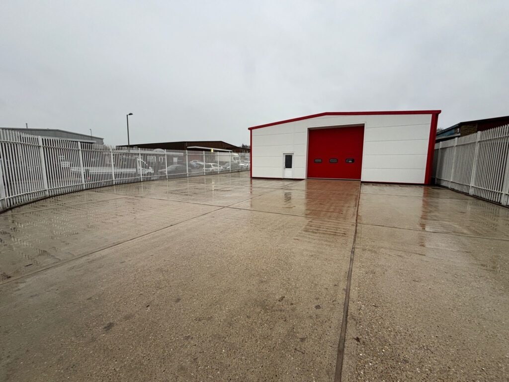 1 Mayflower Close, Eastleigh to rent Primary Photo- Image 1 of 4