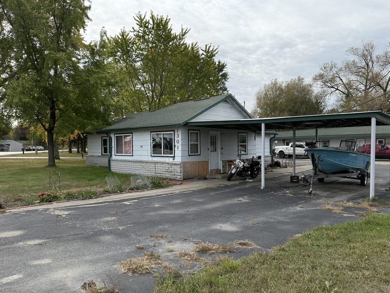 1301 Mackinaw Ave, Cheboygan, MI for sale - Building Photo - Image 2 of 4