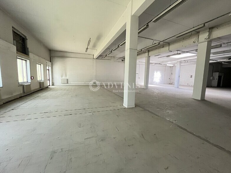 Light Industrial in Villepinte for sale - Interior Photo - Image 3 of 8