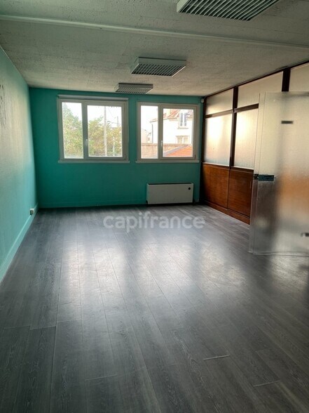 Industrial in Champigny-sur-Marne to rent - Building Photo - Image 2 of 5