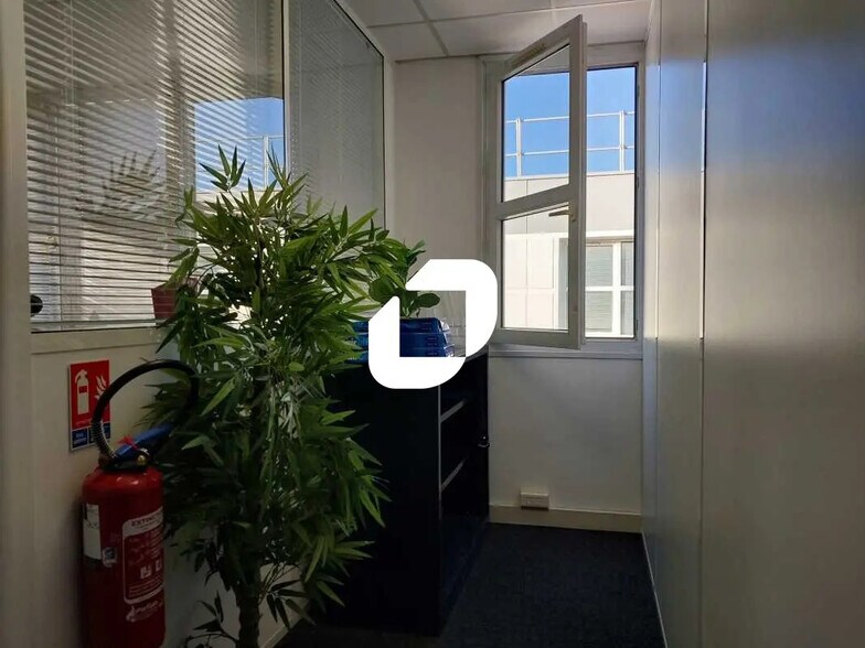 Office in Montpellier to rent - Interior Photo - Image 2 of 12