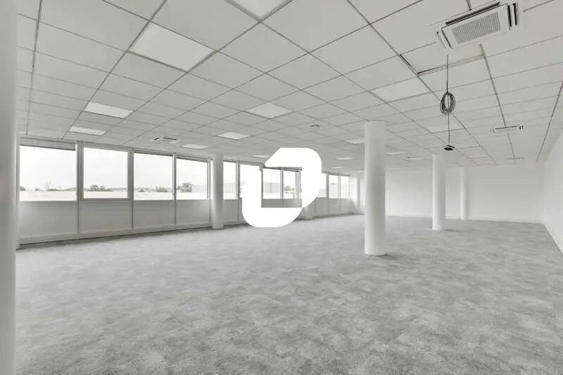 Office in Argenteuil to rent Interior Photo- Image 1 of 4