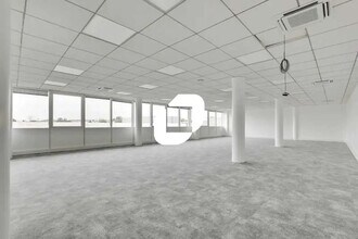 Office in Argenteuil to rent Interior Photo- Image 1 of 4